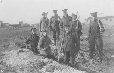 Canadians digging trenches at Bustard, 1914.